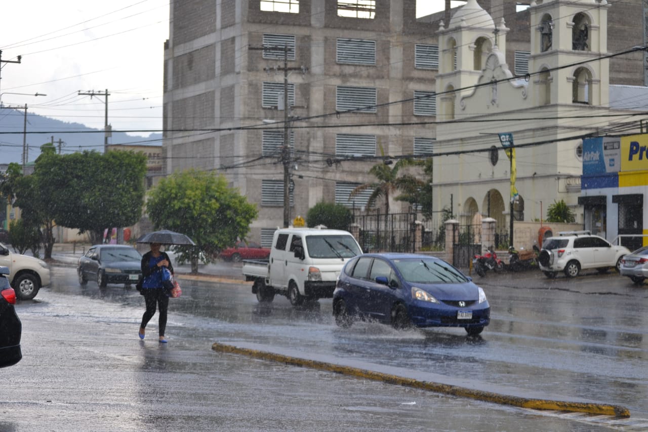 Sistema de baja presión ingresaría a Honduras y desde este lunes dejaría lluvias