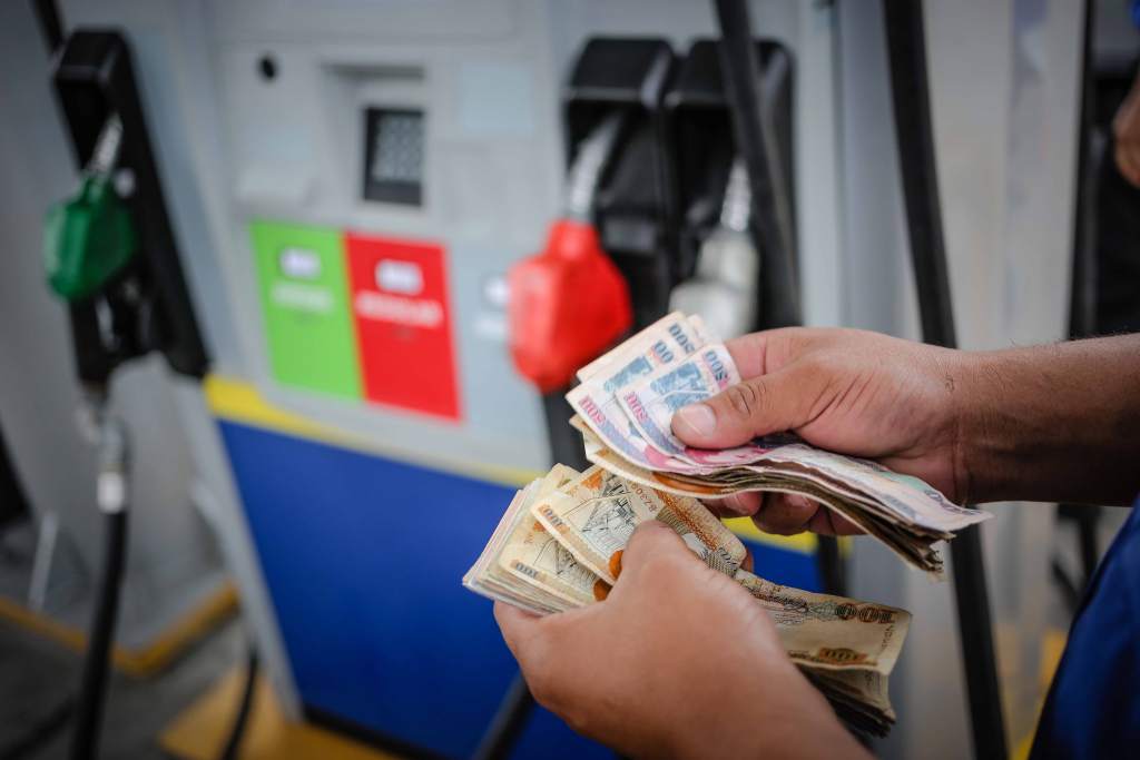 Gasolinas registrarán una leve rebaja en su precio a partir de este lunes