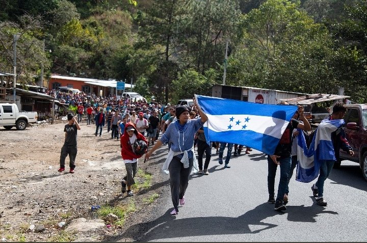 México advierte que no permitirá el ingreso de caravanas migratorias