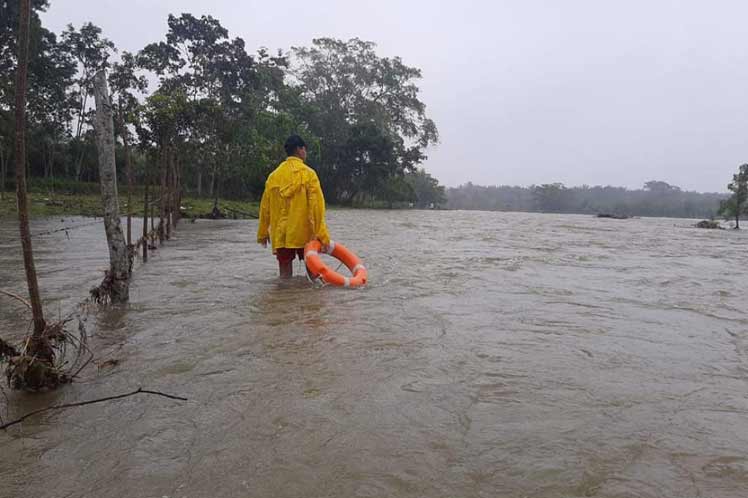 Piden precaución por lluvias que continuarán y ya dejan afectaciones en el país