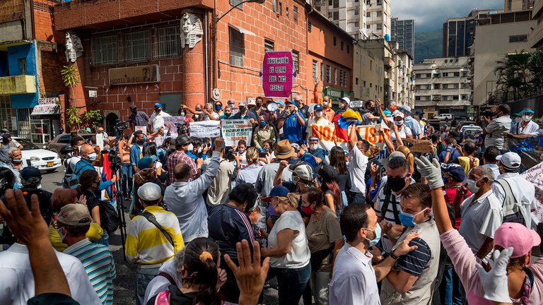 Docentes venezolanos protestan por mejores condiciones de trabajo y salarios dignos
