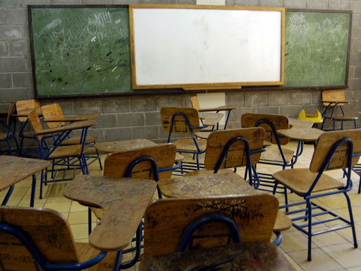 Retorno a clases semipresenciales es una gran “irresponsabilidad”, cuestiona exministro de Educación