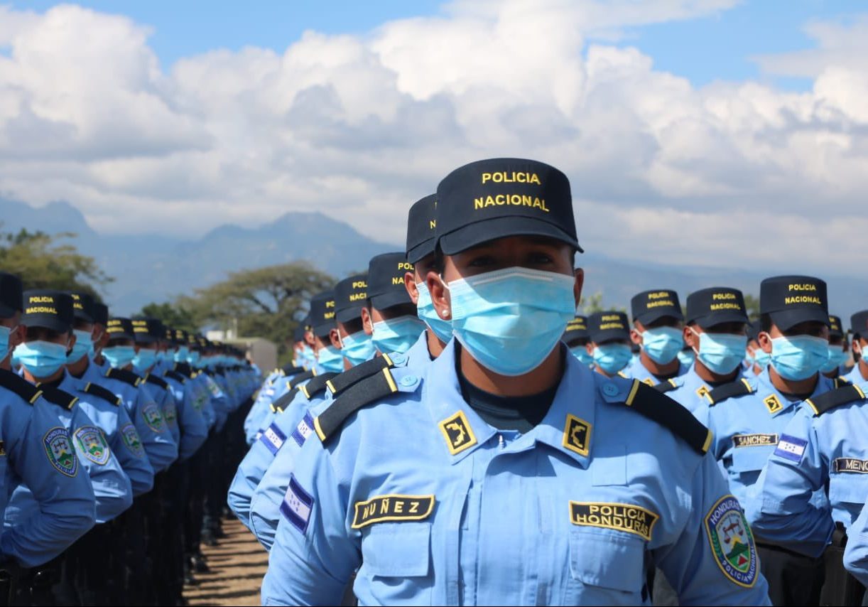 Unas 700 solicitudes de reintegro de oficiales depurados ha recibido la Policía Nacional
