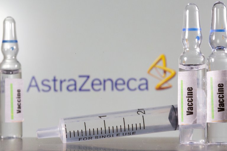 UE autorizó la vacuna de AstraZeneca contra COVID para todos los adultos sin límite de edad