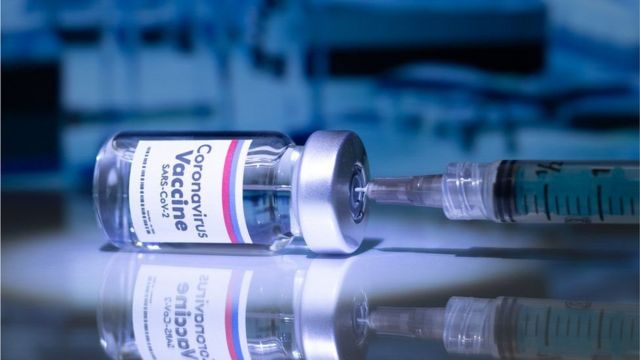 Vacuna rusa Sputnik V es eficaz contra la cepa británica, dice regulador