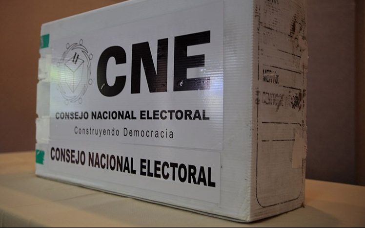 A reunión pleno del CNE en medio de una crisis interna y previo a las elecciones