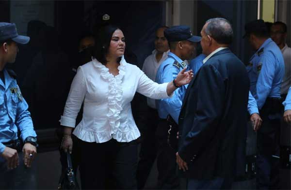 La exprimera dama Rosa Elena Bonilla “está presa ilegalmente”, según su defensa