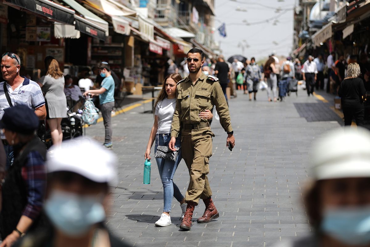 Israel es el primer país en permitir ya salir a la calle sin mascarilla