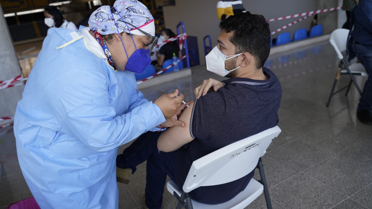 Alrededor de 50,000 docentes serán inmunizados contra la Covid-19 en esta semana