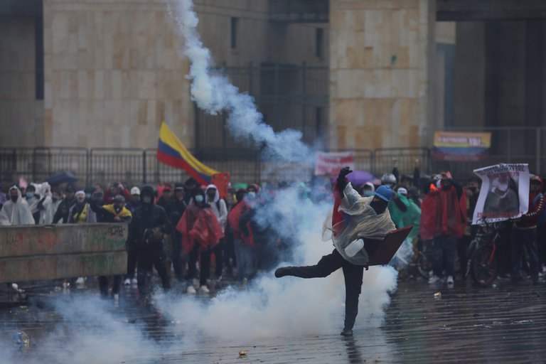 Defensoría del Pueblo reporta 24 muertes y 89 desapariciones durante protestas en Colombia