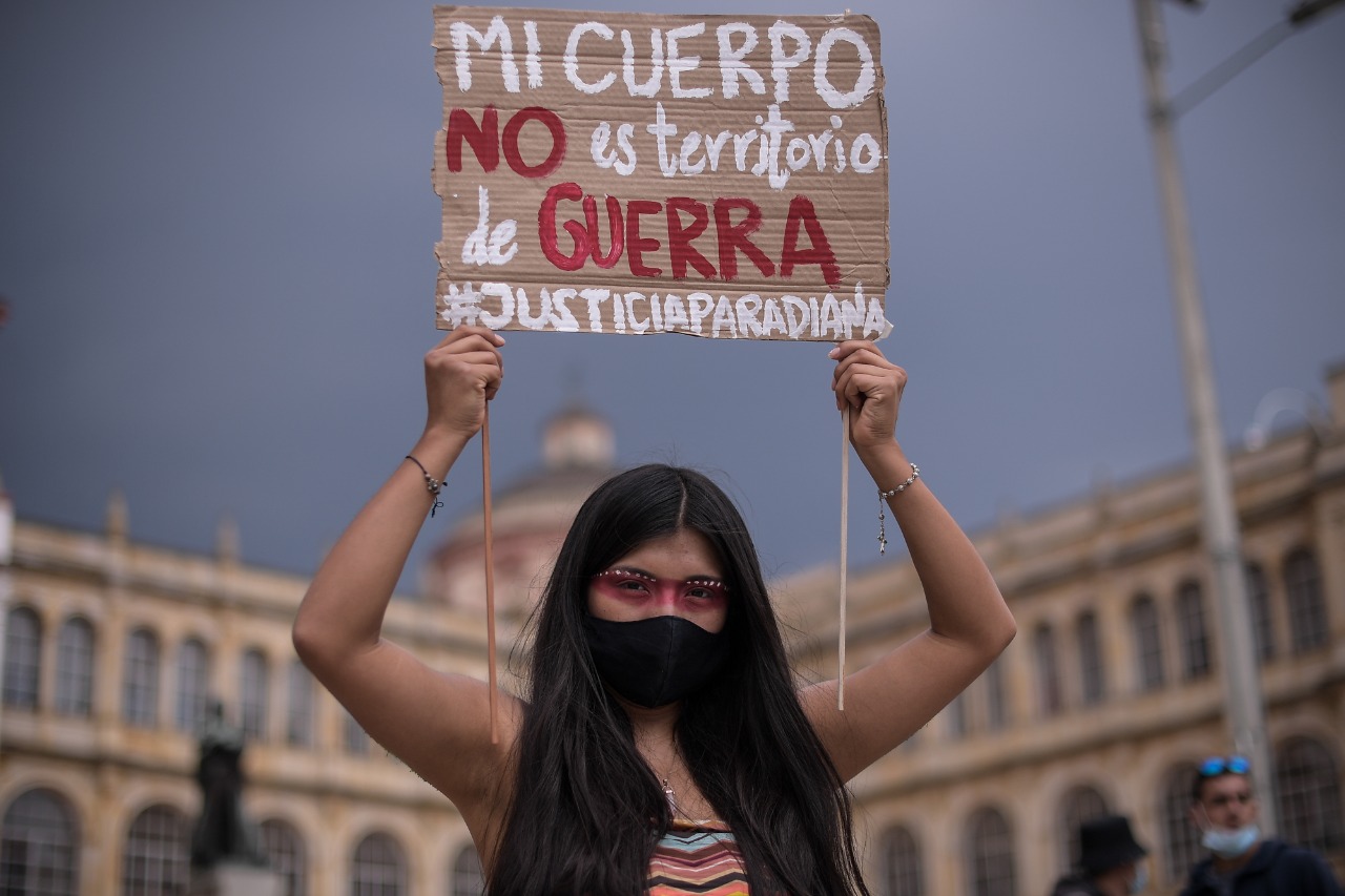 Colectivos feministas de Colombia protestan contra la violencia sexual sufrida durante el paro nacional