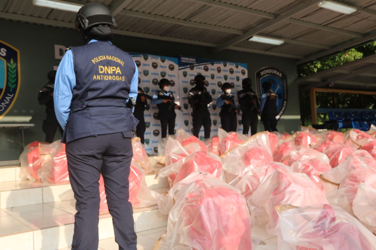 Asciende a 1.5 toneladas la droga encontrada enterrada en Colón