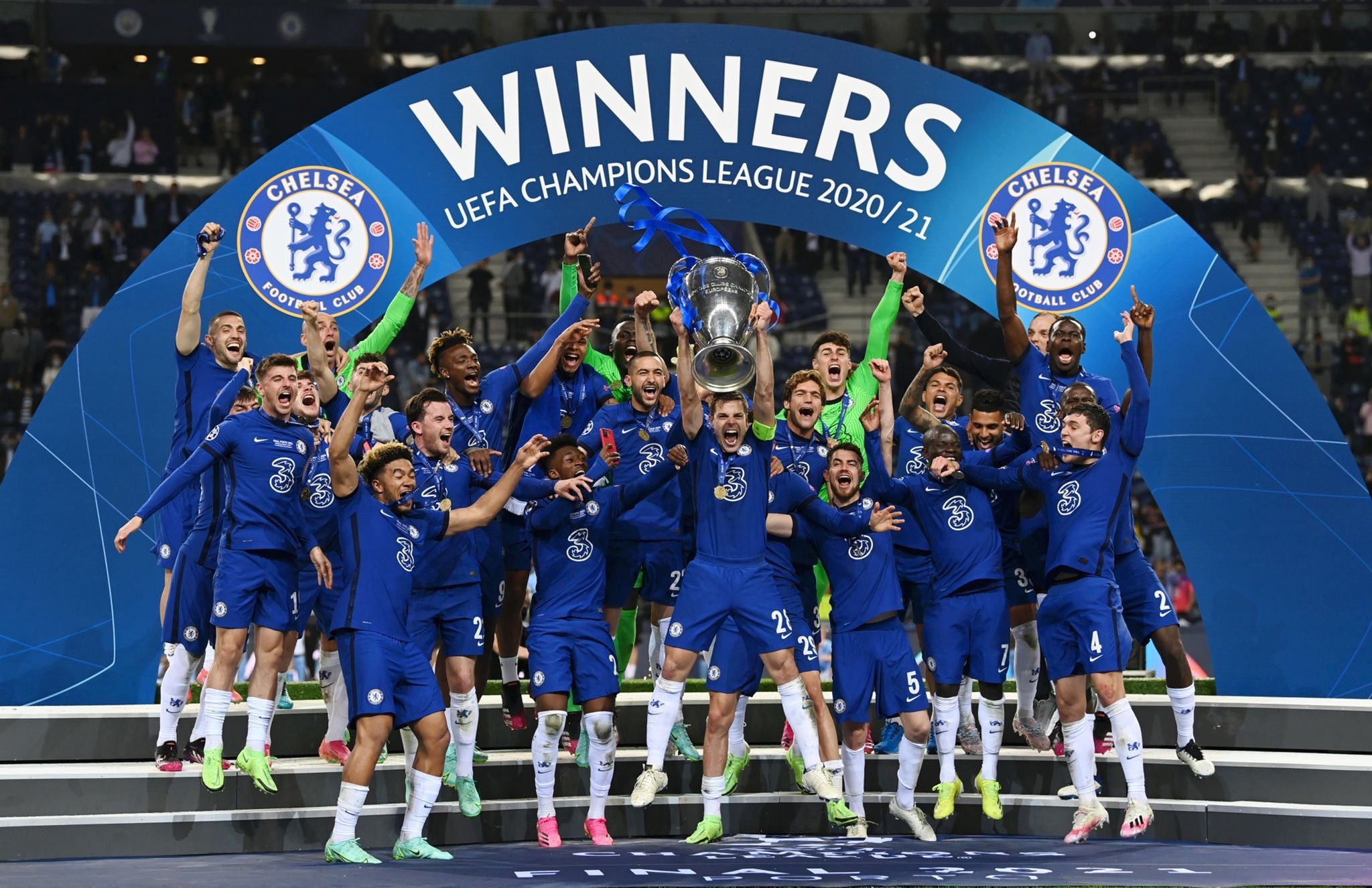 El Chelsea gana la Champions y toca el cielo de Oporto