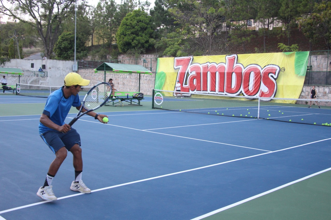 Con gran éxito arranca el torneo de tenis Zambos Open en la capital