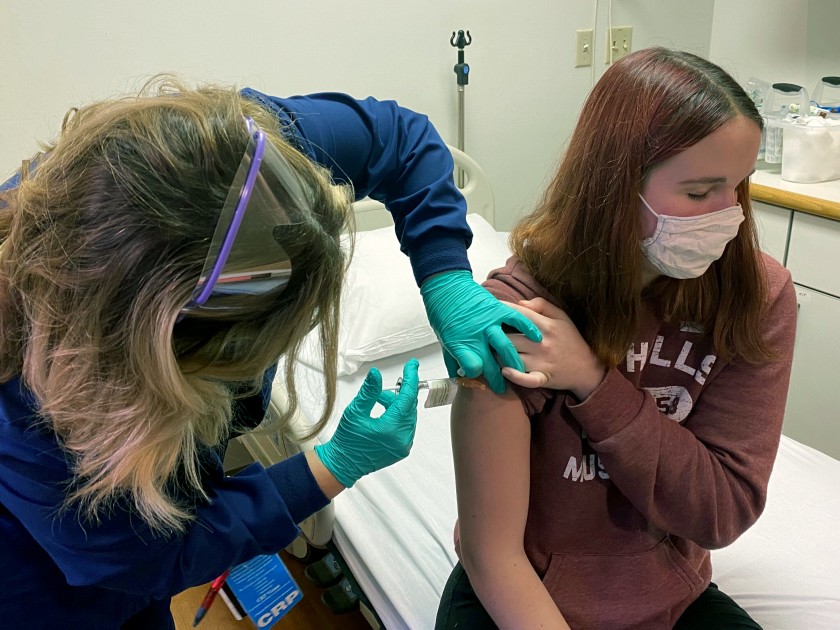 Pfizer recibió autorización para uso de emergencia de la vacuna en adolescentes