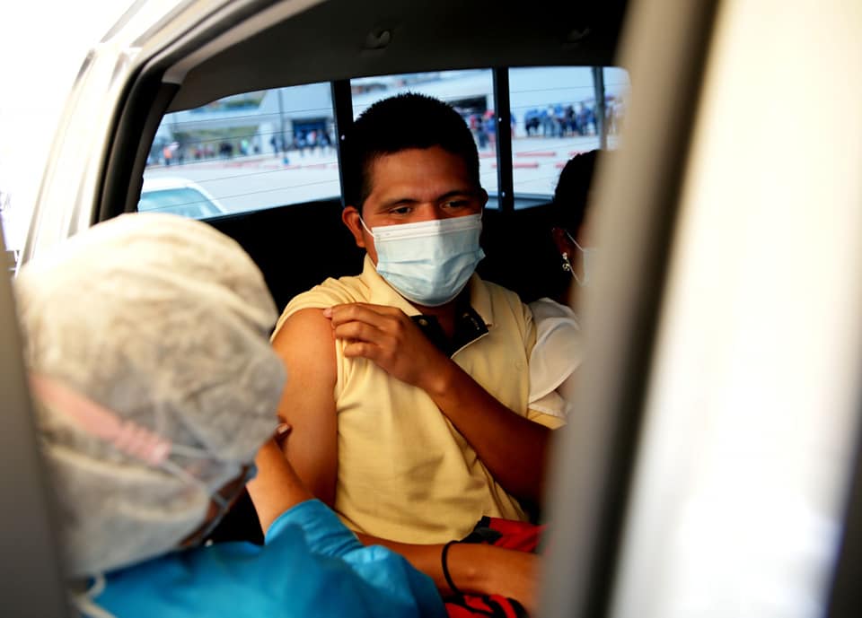 Científico hondureño sugiere legislar para que vacunarse contra COVID sea obligatorio