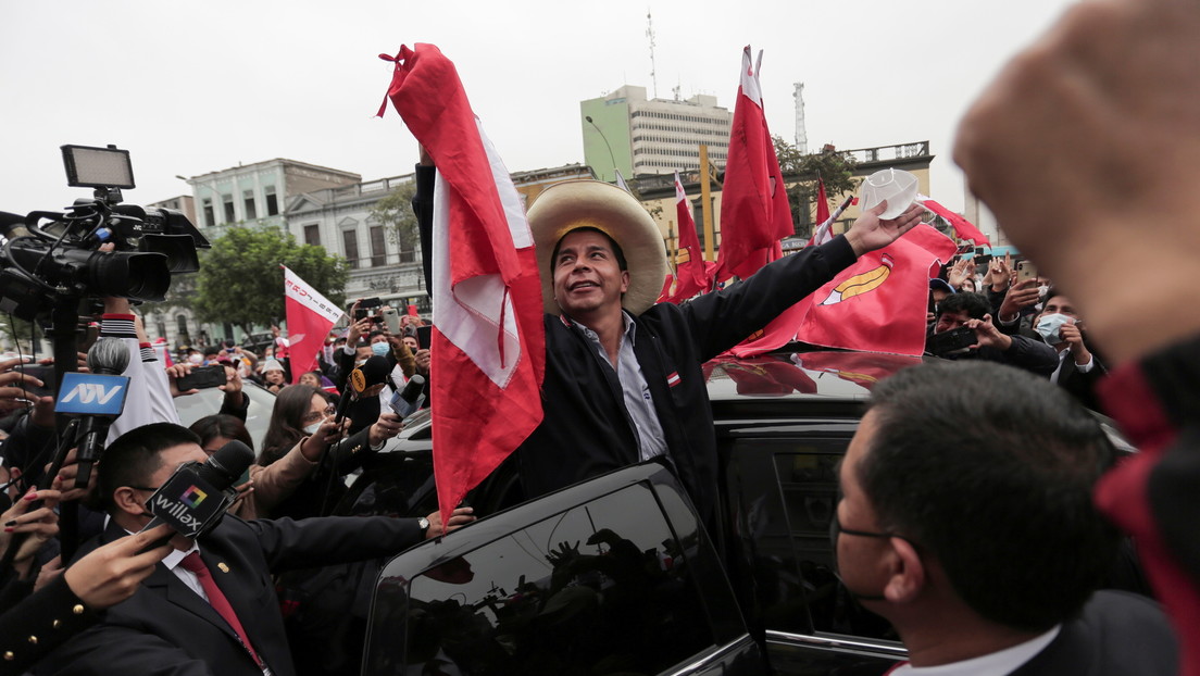 Finaliza conteo en Perú: izquierdista Castillo derrota a Fujimori en las presidenciales