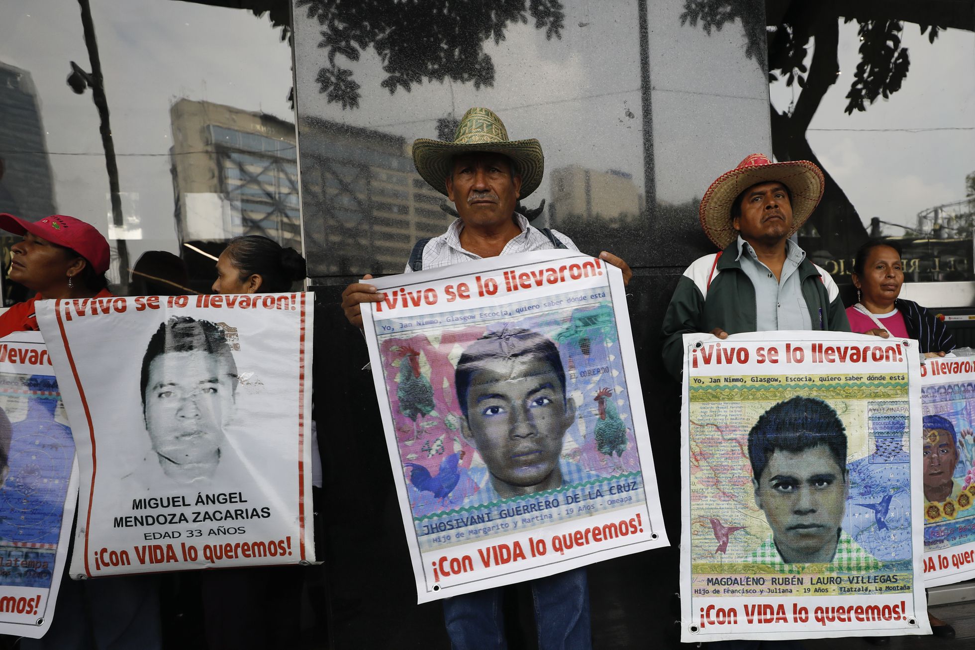 Se confirma la «mentira histórica» de Ayotzinapa, tras identificar restos de tercer normalista