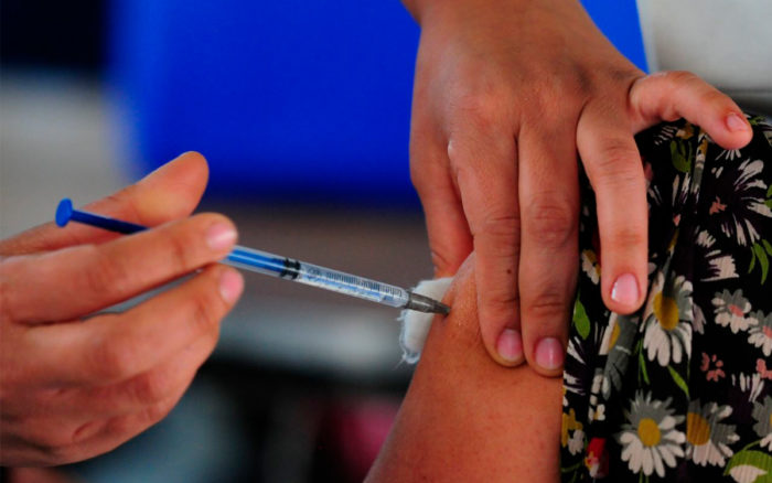 Eurocámara pide suspender las patentes de las vacunas contra la Covid-19