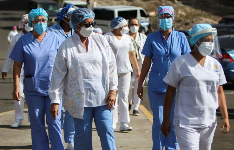 Salud contrata 800 nuevos auxiliares en enfermería para los 18 departamentos