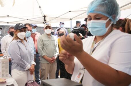 Ritmo de vacunación de Honduras “da pena”; CCIT ante posible cierre de la economía