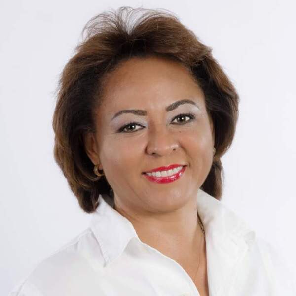 Lorena Herrera renuncia a la candidatura presidencial por el movimiento “Todos por el Cambio”