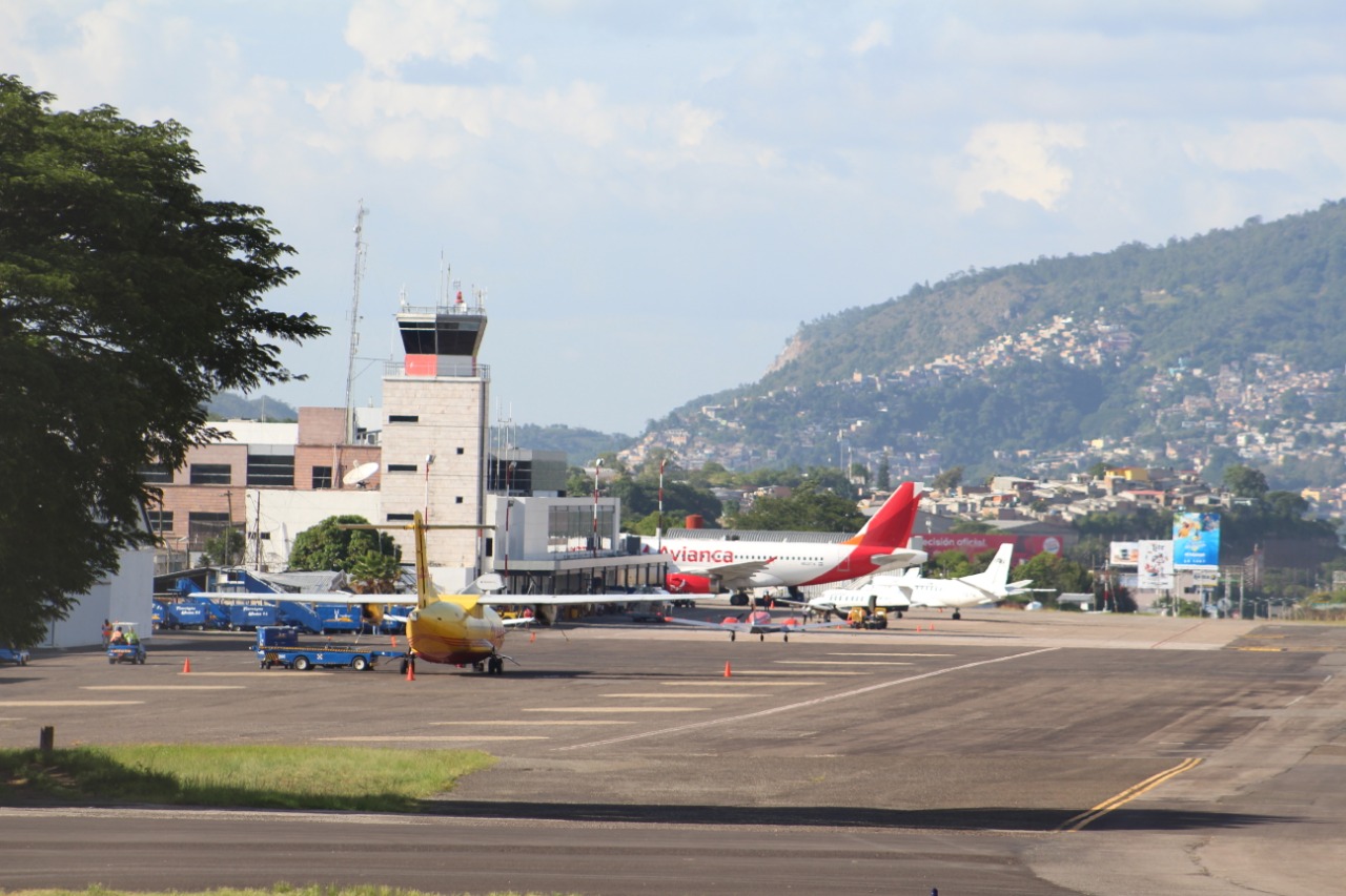 Continúa presión para que Toncontín siga operando vuelos locales y regionales
