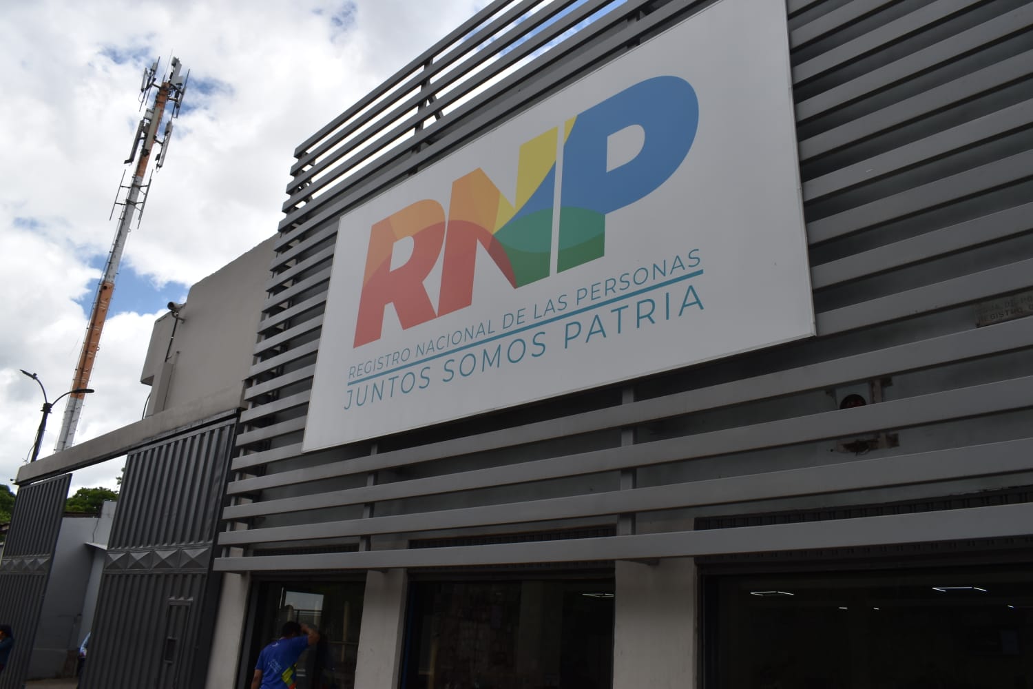 Dictamen favorable de Sefín haría falta para aprobar aumento salarial a empleados del RNP