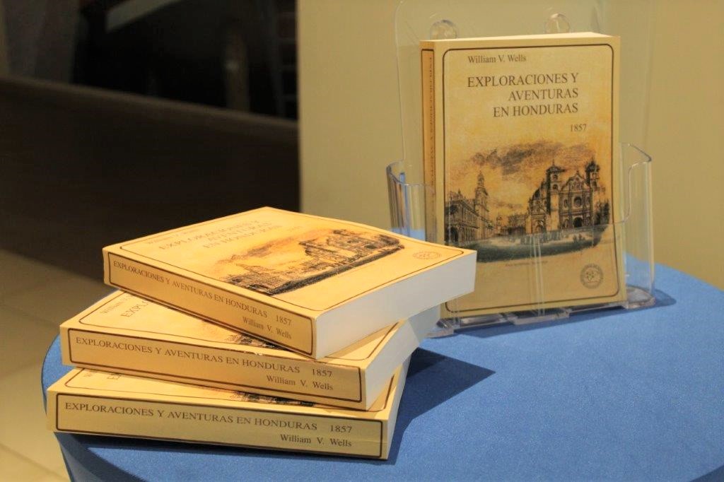BCH entrega libros “Exploraciones y Aventuras de Honduras” al Comité de Bicentenario de Independencia