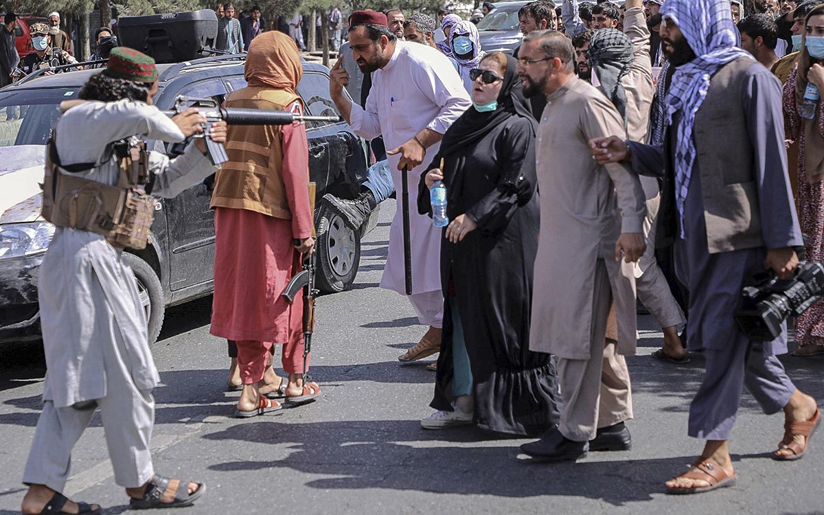 El nuevo gobierno talibán prohíbe el deporte femenino y las protestas sociales