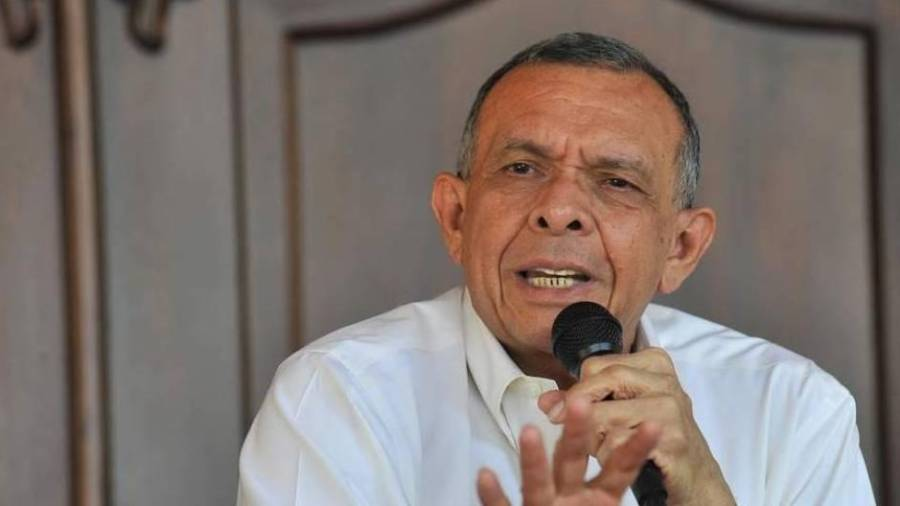 Expresidente Lobo recibe alta médica luego de permanecer hospitalizado por COVID