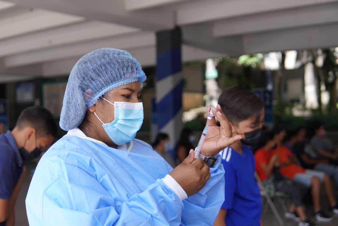 Científico asegura urge obligatoriedad de la vacuna anti COVID-19 en Honduras
