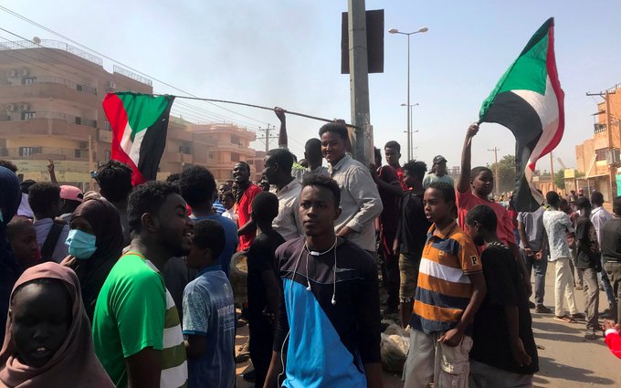 Estados Unidos niega haber autorizado golpe de Estado en Sudán y congela ayuda