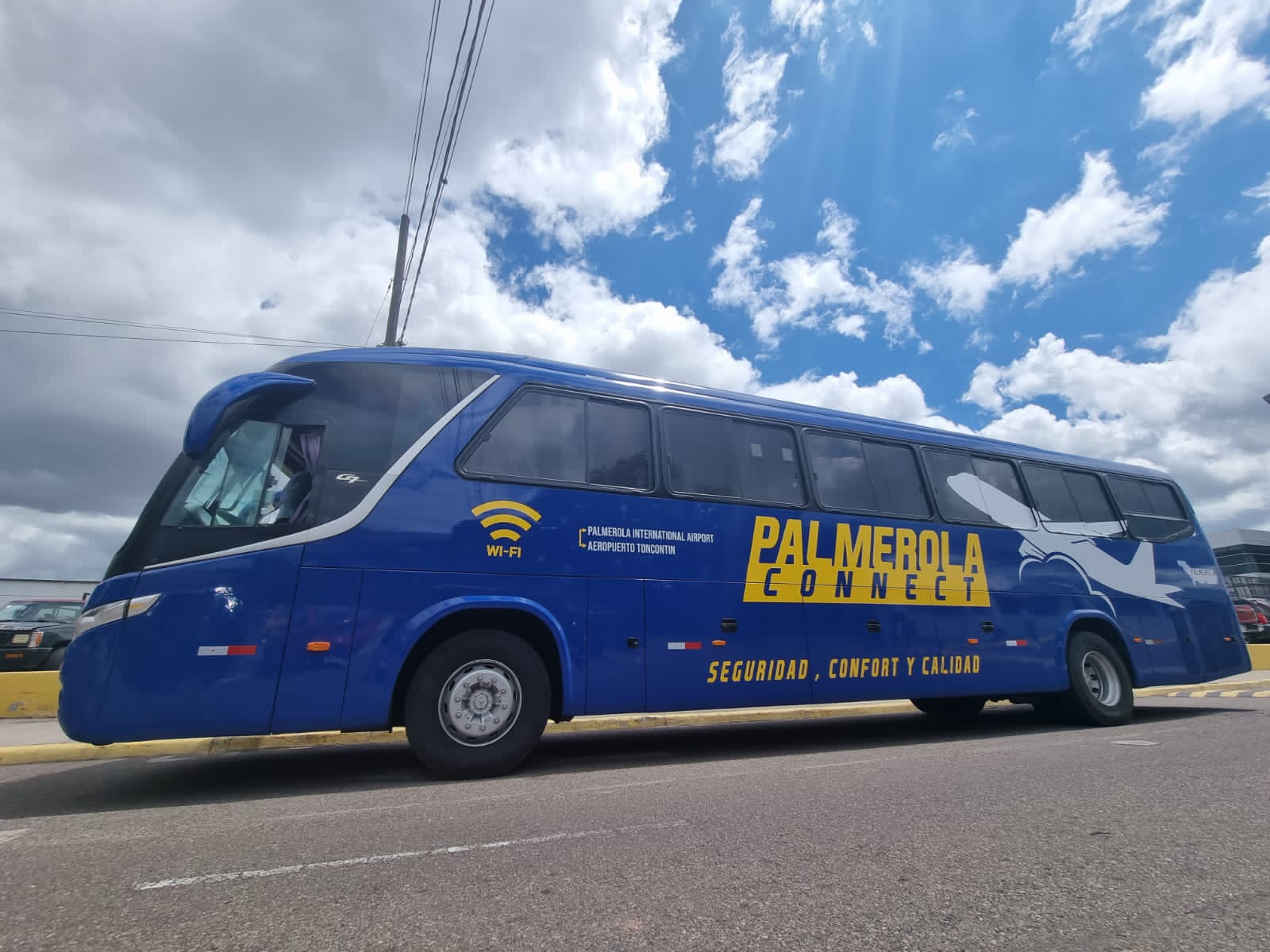 Buses ejecutivos llevarán gratis a pasajeros de Toncontín a Palmerola 