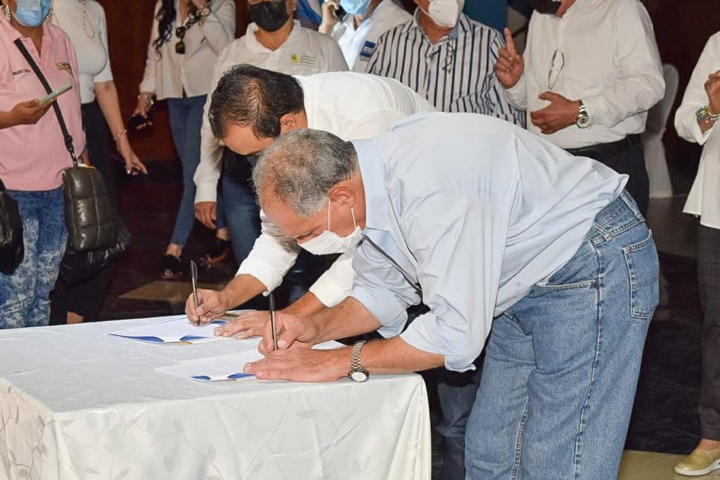 Cooperativas dan respaldo a “Tito” Asfura y firman Acuerdo Nacional por el Empleo