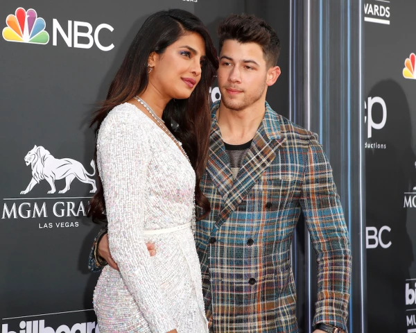 Priyanka Chopra levanta sospechas de separación con Nick Jonas