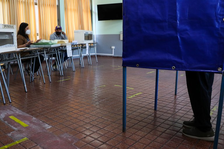 La participación en las elecciones en Chile no alcanzó ni el 50% del padrón