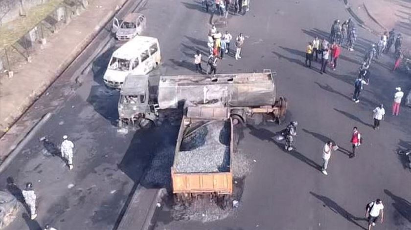 Casi un centenar de muertos tras explosión de un camión cisterna en Sierra Leona
