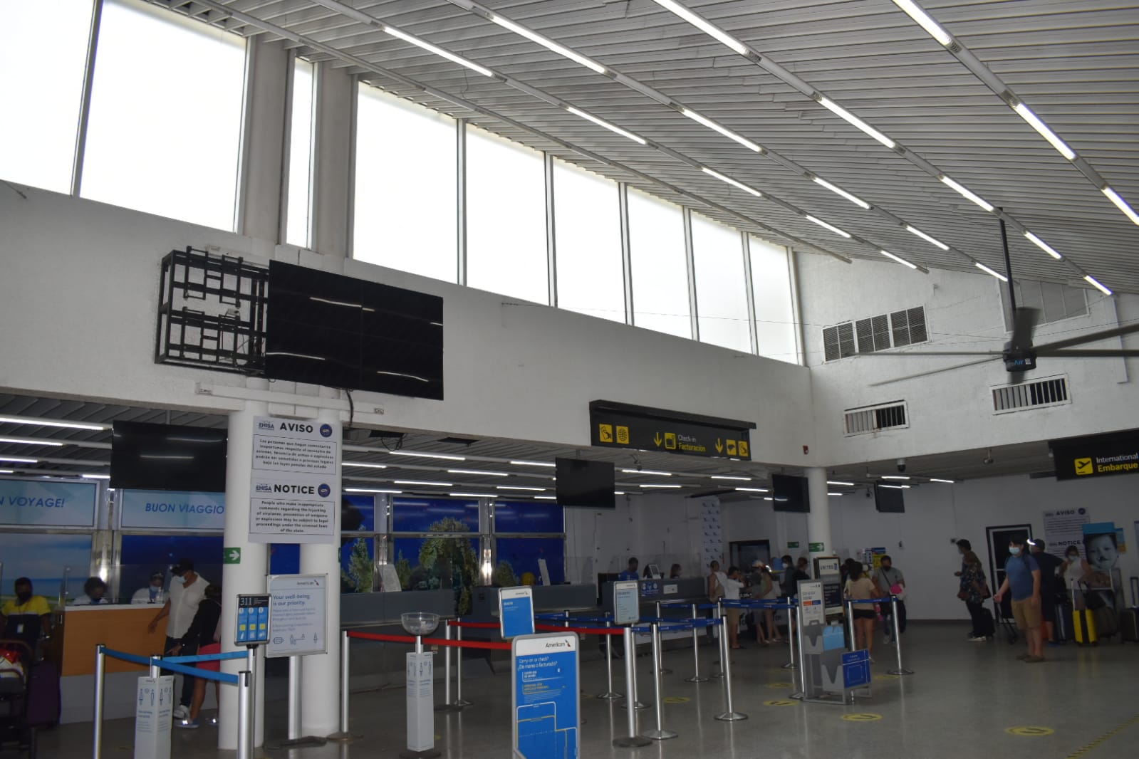 Turismo de Roatán busca mejoras para el aeropuerto Juan Manuel Gálvez