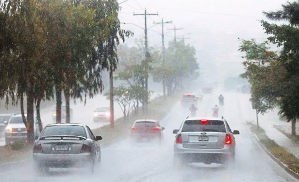 Emiten Alerta Verde en 8 departamentos por vaguada que dejará lluvias y chubascos
