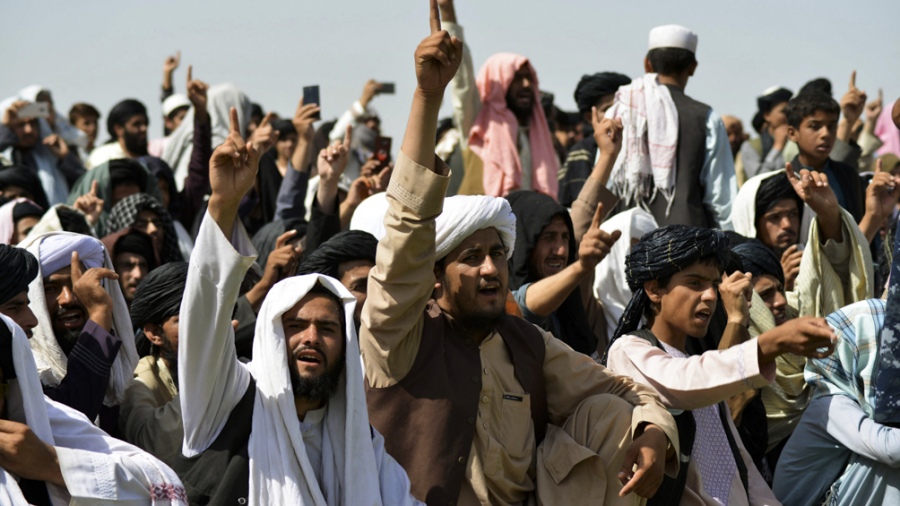 Comenzaron las conversaciones con talibanes y la ONU advierte por crisis humanitaria