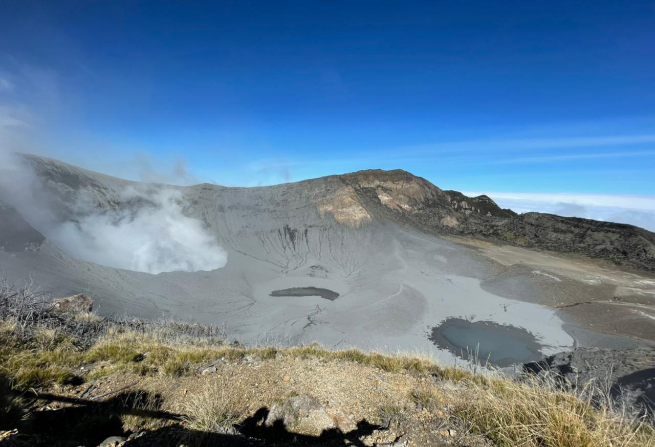 Alertan sobre erupción de volcán Turrialba en Costa Rica