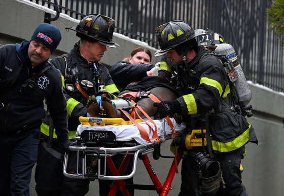 Tragedia en Nueva York: un incendio deja al menos 19 muertos, 9 de ellos niños