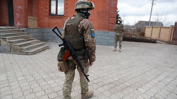 Ucrania prepara el estado de emergencia y recluta reservistas