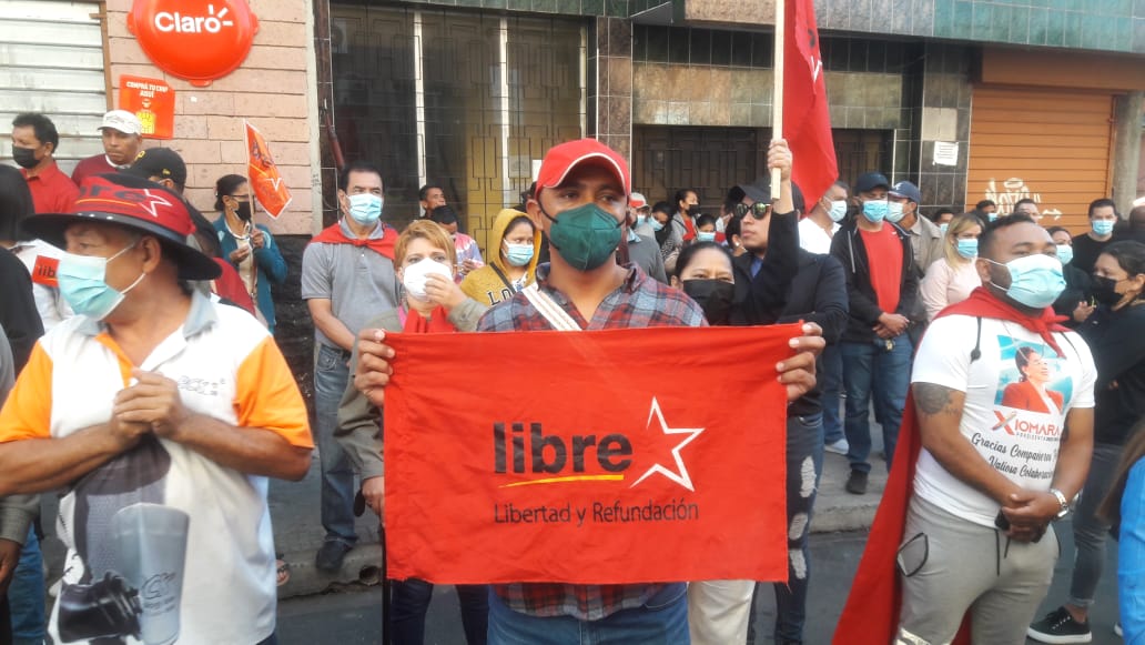 Simpatizantes de Libre protestan en las instalaciones de la SESAL