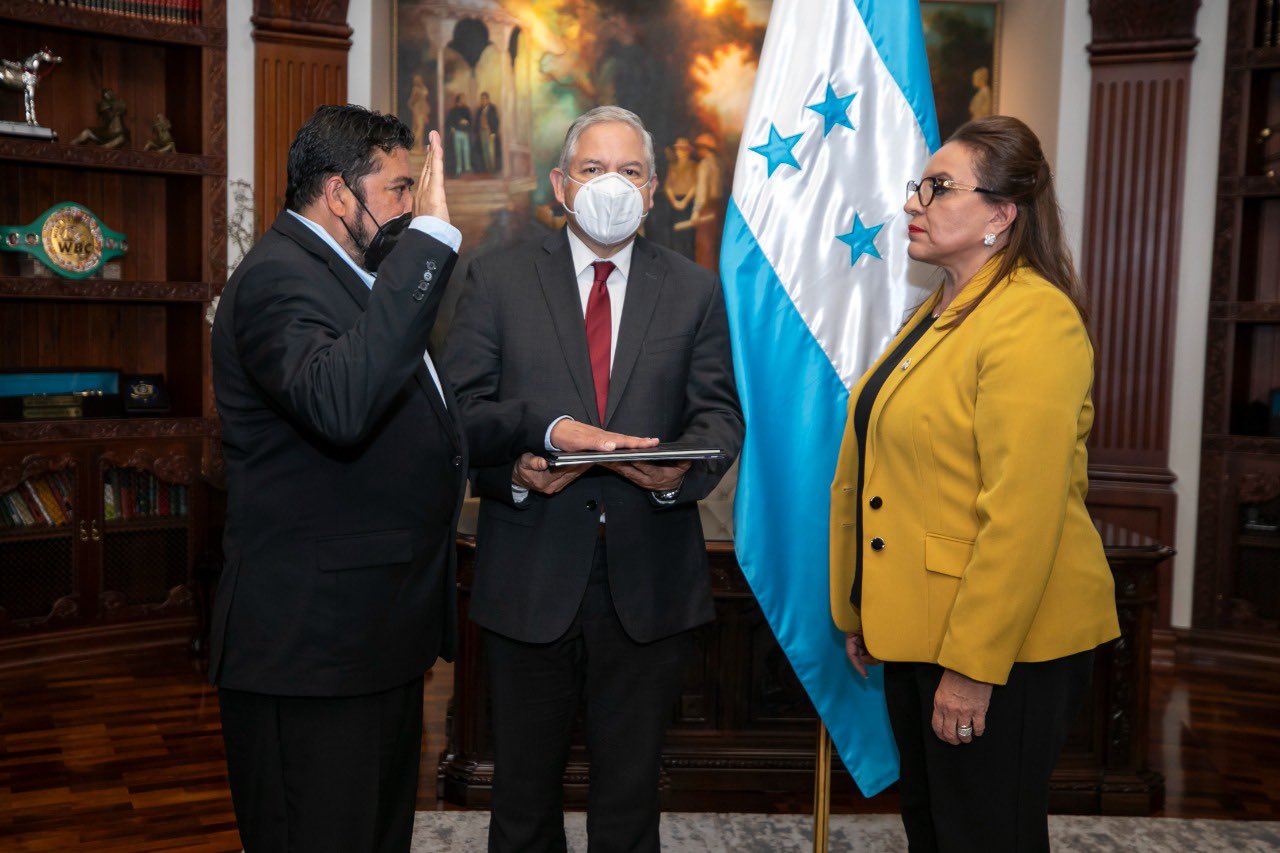 Roberto Quesada juramentado como representante de Honduras ante la OEA