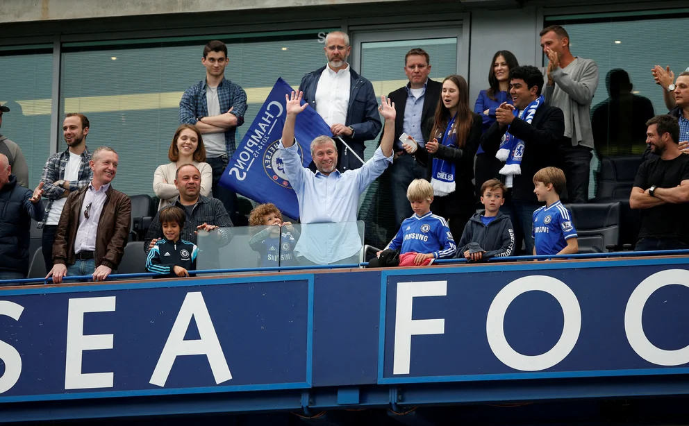 Román Abramovich fue destituido por la Premier League como presidente del Chelsea