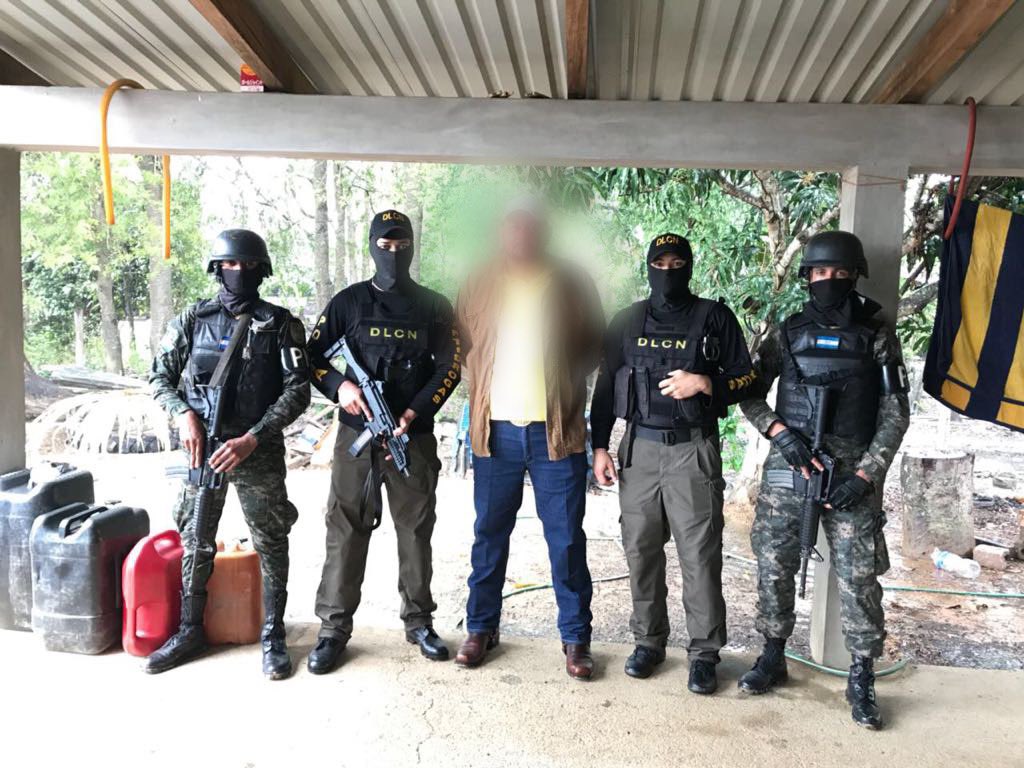 Tribunal libera a supuestos cabecillas de organización dedicada al aterrizaje de narcoavionetas en Olancho