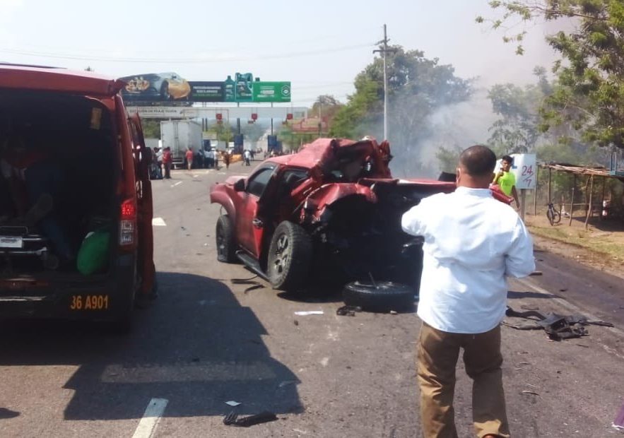 Tres heridos deja aparatoso accidente en Santa Cruz de Yojoa  