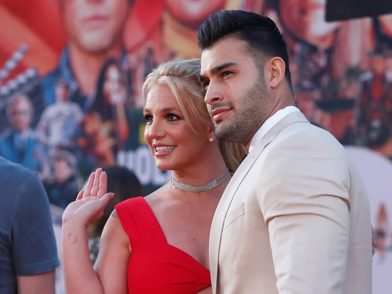 Britney Spears anunció que está embarazada del modelo Sam Asghari